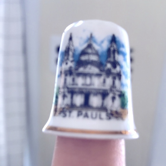 Made in Britain Thimble to celebrate Victoria and Albert’s wedding - Picture 2 of 6